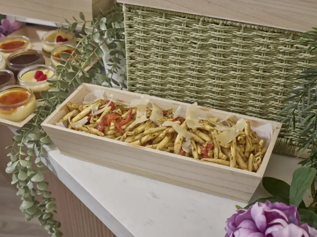 Wood trays A25-014 Pasta Salad